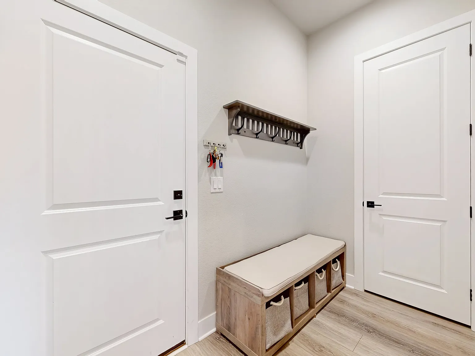 4 bed, 3607 sqft, $6,900 — Photo 1