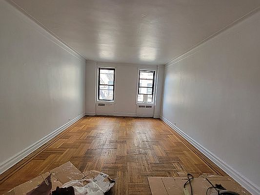 5th image of 240 E 18th St #3C