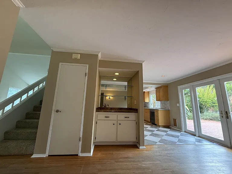 2604 Jacaranda Ave — Photo 8