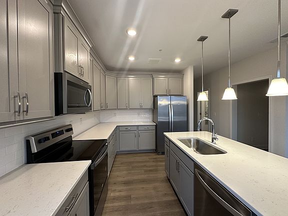 3rd image of 1011 Vida Way APT 207