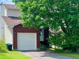 10 Florizel Ave, Ottawa, ON K2H 9R3