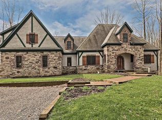 11365 Normandy Ln, Chagrin Falls, OH 44023