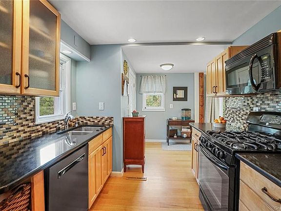 3rd image of 56 Park Ave