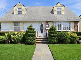144 Hughes Place, Albertson, NY 11507