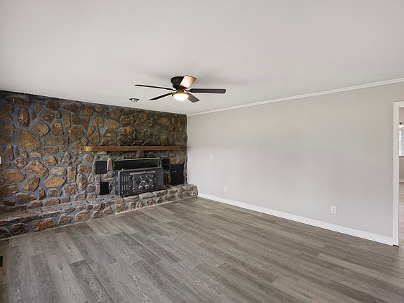 5th image of 31 Crooked Pine Ln