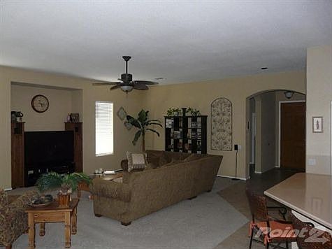 Greatroom w/10 foot ceiling