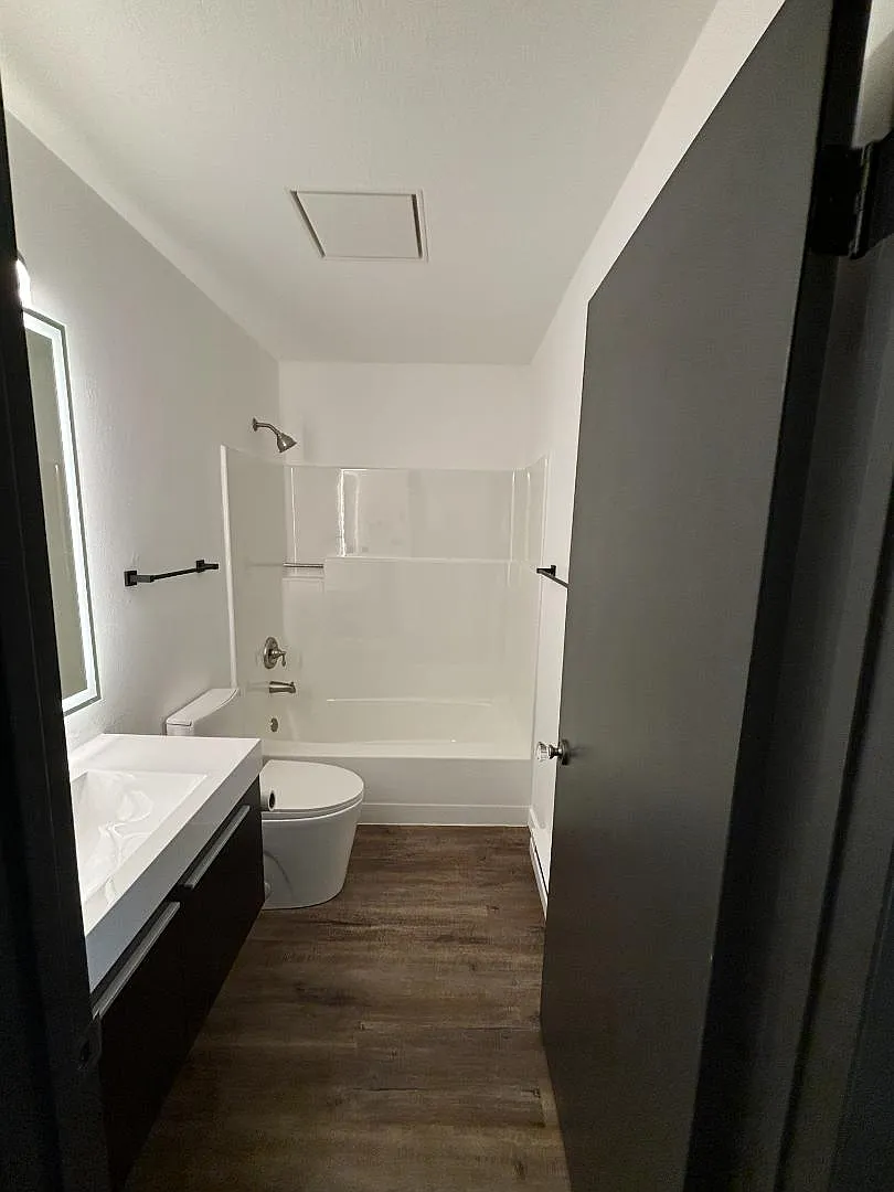 701 N Rouse Ave - Unit 1 — Photo 3