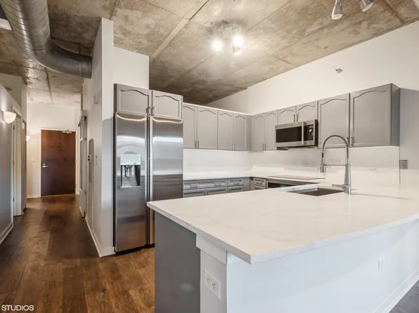 807 Davis St Unit 311, Evanston, IL 60201