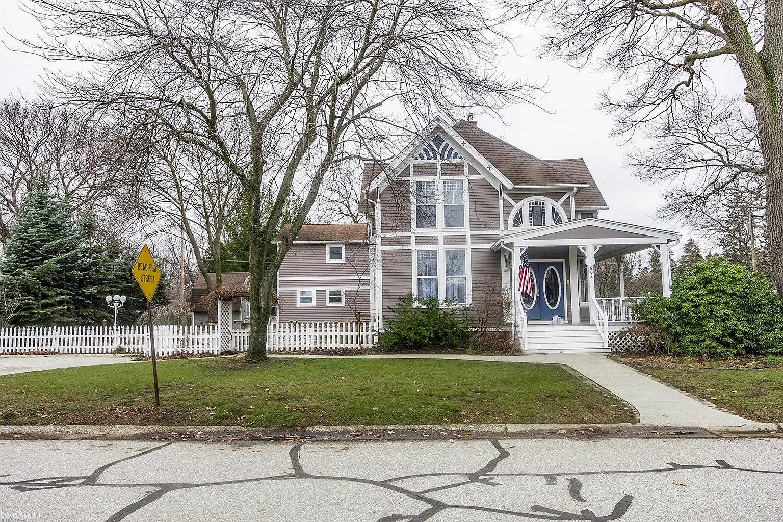 602 Lakeview Ave photo 1