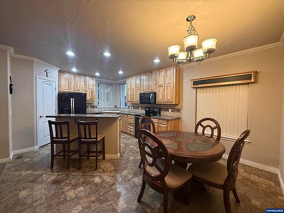 5th image of 300 SE Lacreole Dr Unit 220)