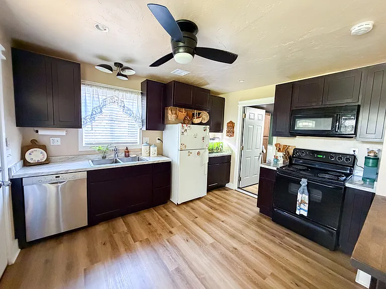 1516 Andover Ct — Photo 8