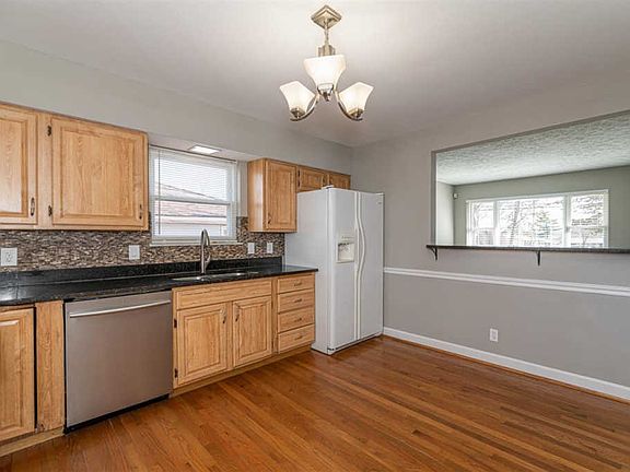 5th image of 7068 Curtis Ave