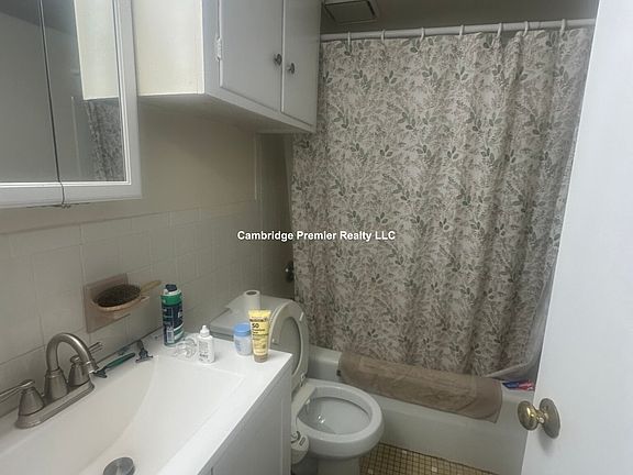 4th image of 19 Cameron Ave #1