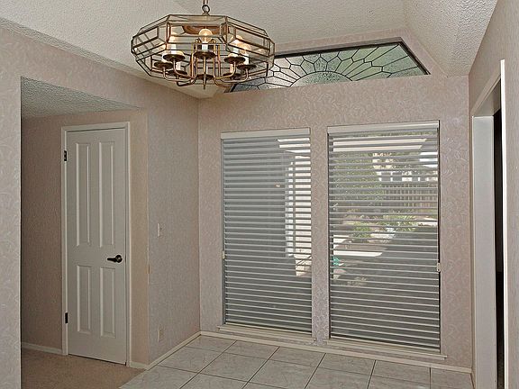 4th image of 2005 S Waverly Ln