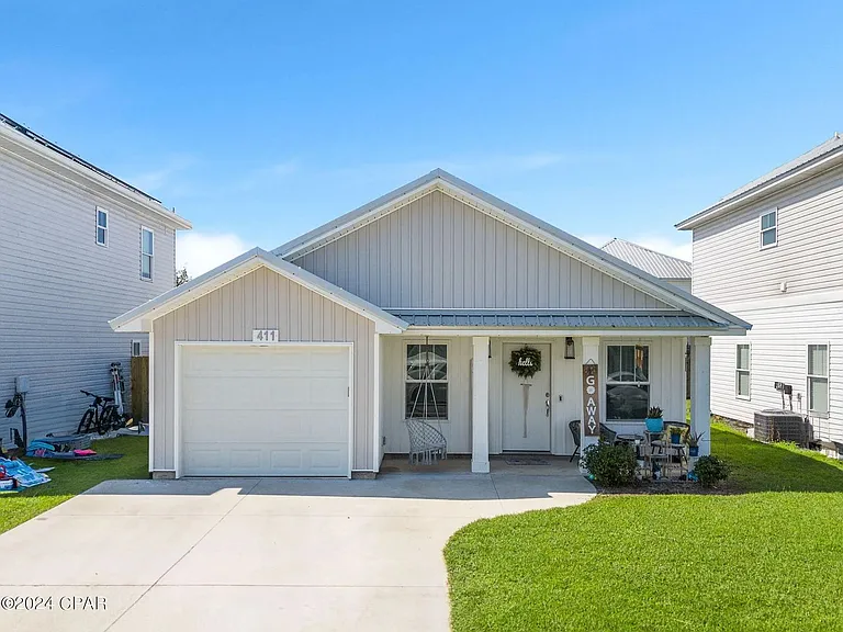 411 Raven Ln — Photo 1
