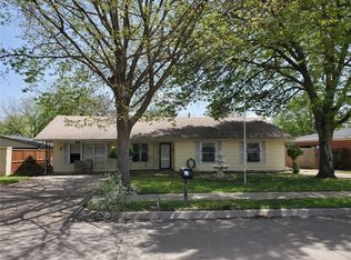 1009 Wade Hampton St, Benbrook, TX 76126