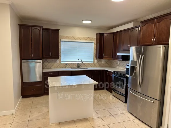 9355 94th St NW, Edmonton, AB T6C 3V6