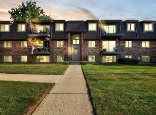 424 Riviera Dr, Saint Clair Shores, MI