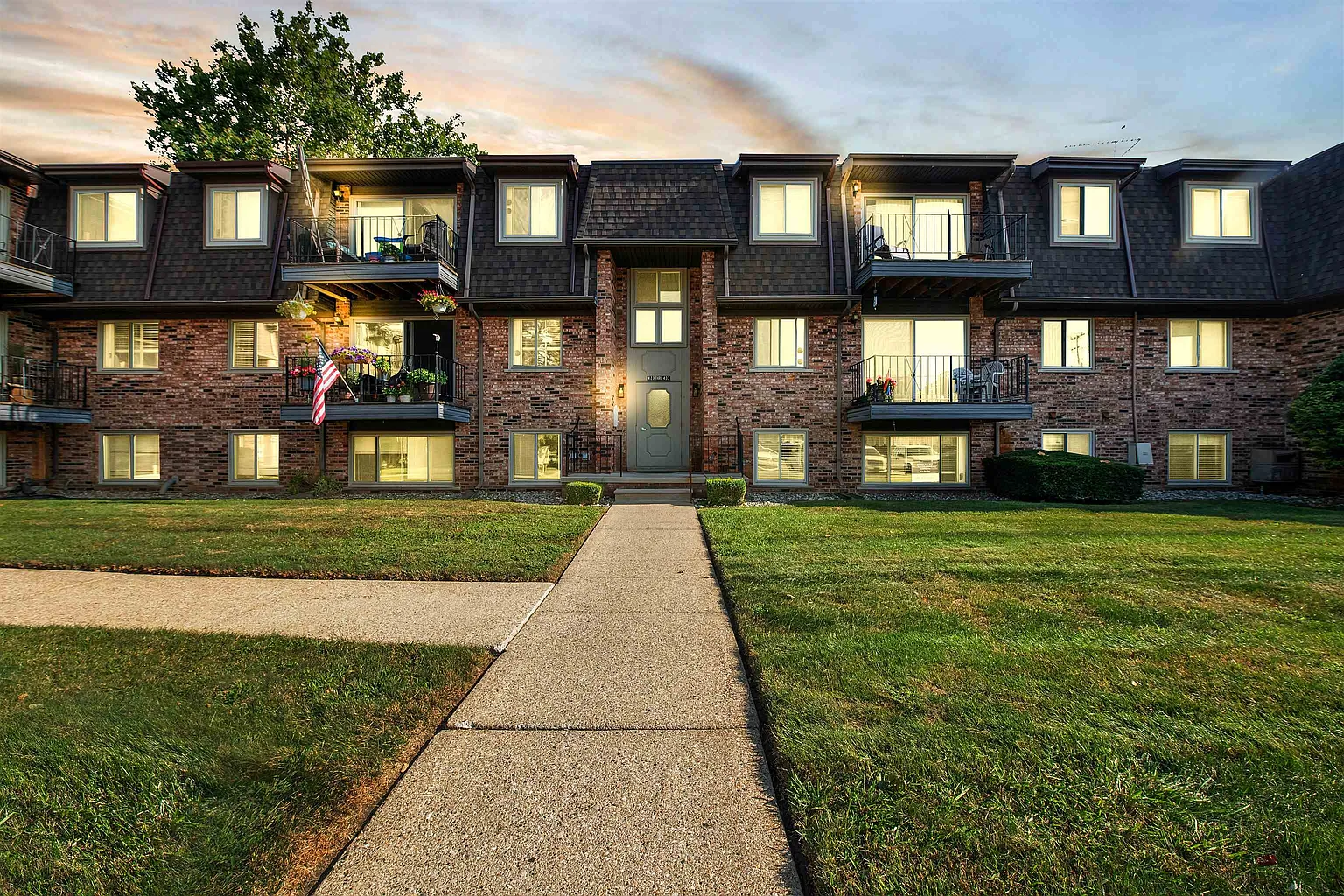 424 Riviera Dr photo 1