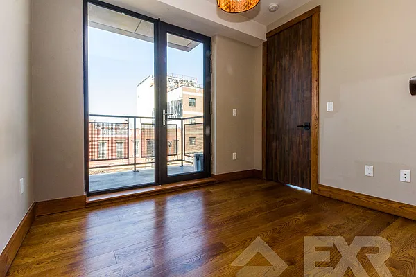 Rented by EXR | media 7