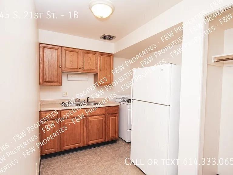 245 S 21st St #1B — Photo 5