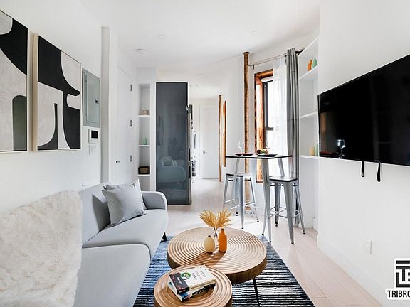 3rd image of 458 W 49th St APT 3