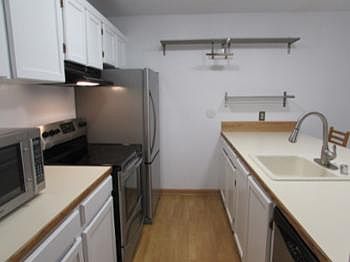 4th image of 5834 NE 75th St Unit B102