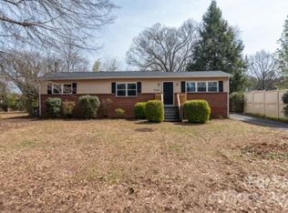 1218 4th Street Ln NE, Hickory, NC 28601
