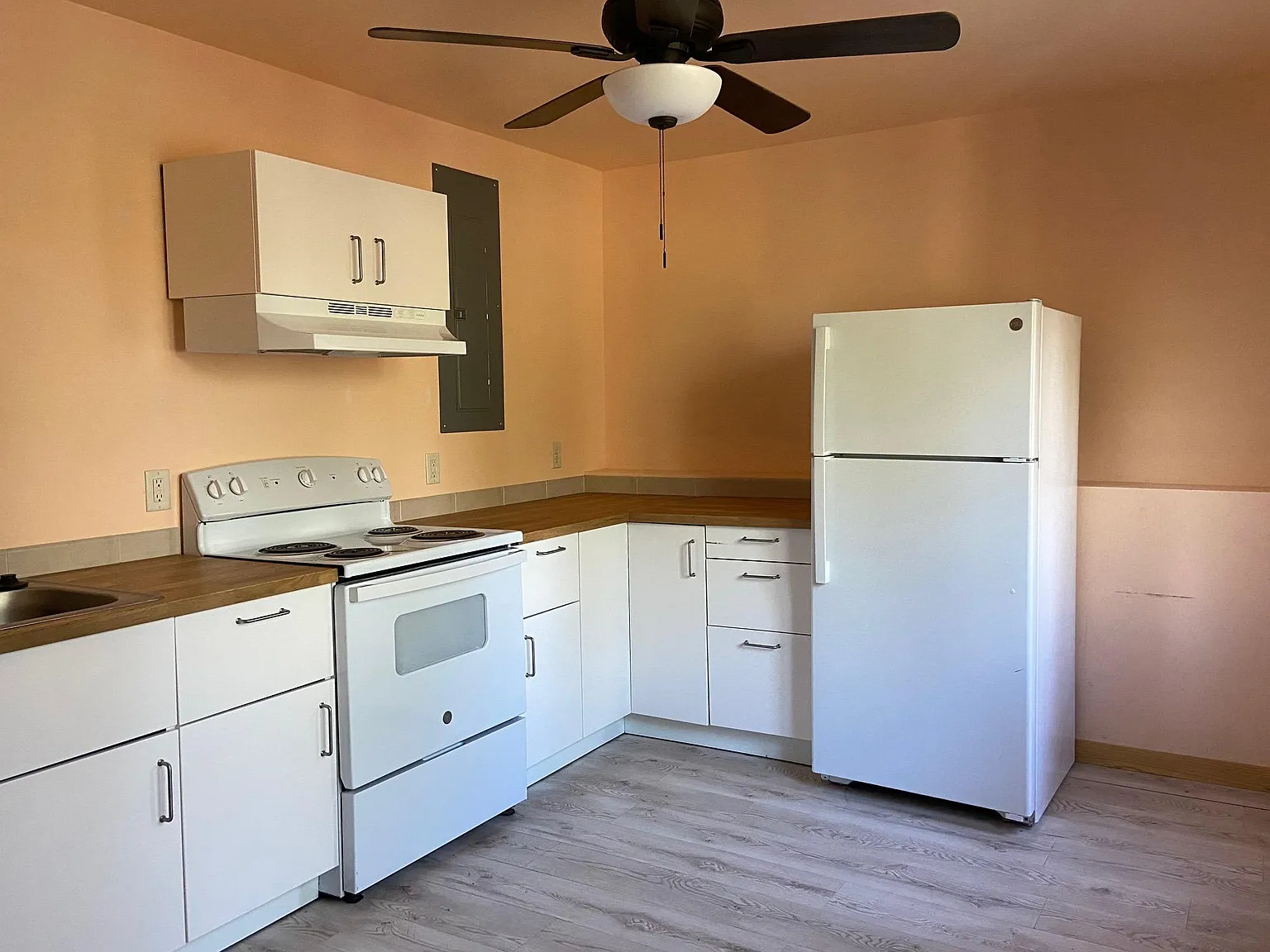 805 E Ponderosa Pkwy — Photo 2