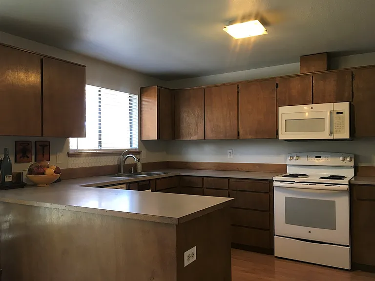1614 NE Cackler Ln — Photo 7