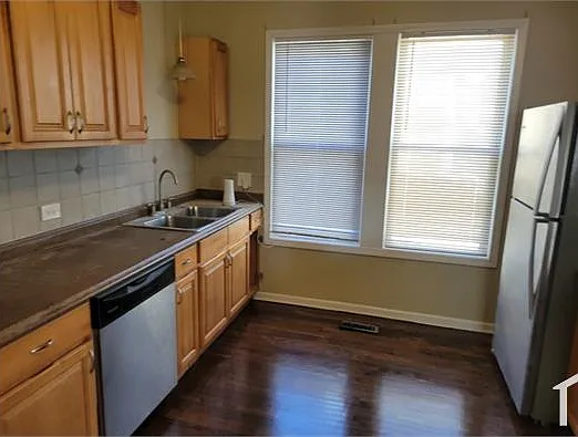311 W 107th Pl — Photo 11