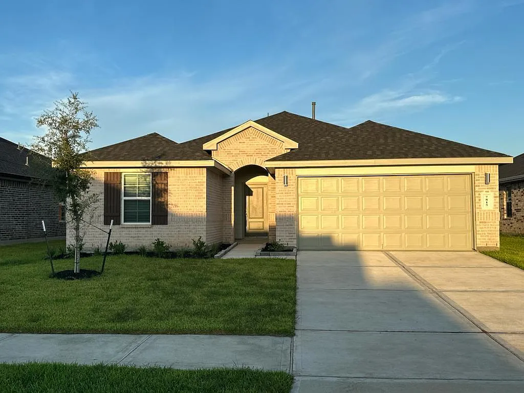 4 bed, 2.0 bath, 1750 sqft, $2,095 — Photo 1