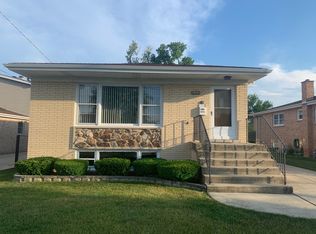 8729 W Park Ln, Niles, IL 60714