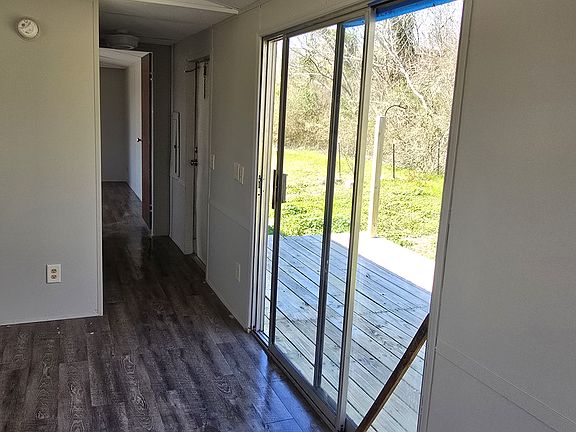 3rd image of 355 Wynnwood Ln
