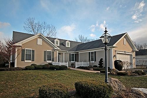 1st image of 12 Mid Ponds Ln