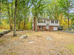 236 Quaker Ln, Scituate, RI 02857
