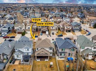 2832 E Coopers Mnr SW, Airdrie, AB T4B 3J7