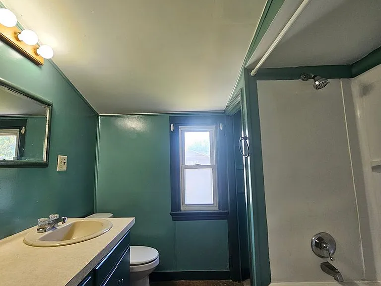329 Duke St — Photo 8