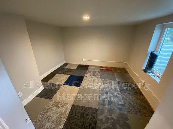5th image of 950 N 11th St APT B