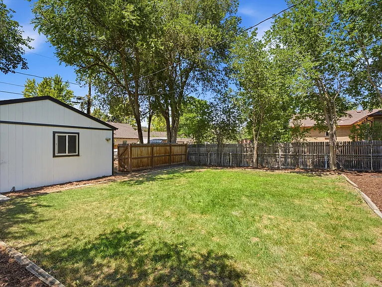 1227 Ash St — Photo 23