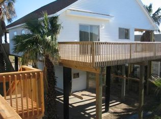 211 Pompano Ln, Surfside Beach, TX 77541
