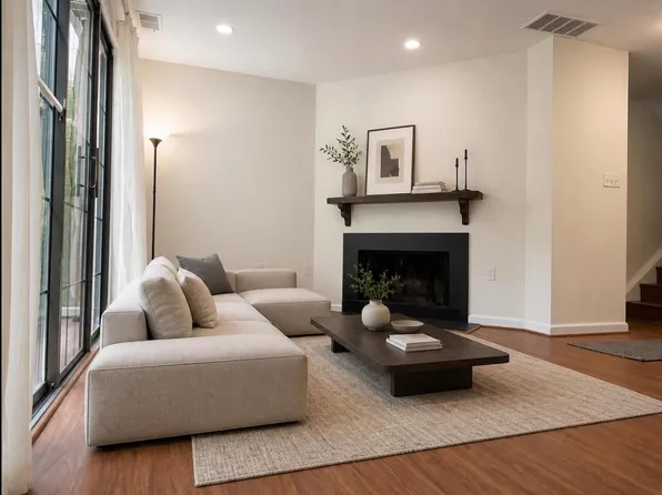 2036 Headlands Cir, Reston, VA 20191