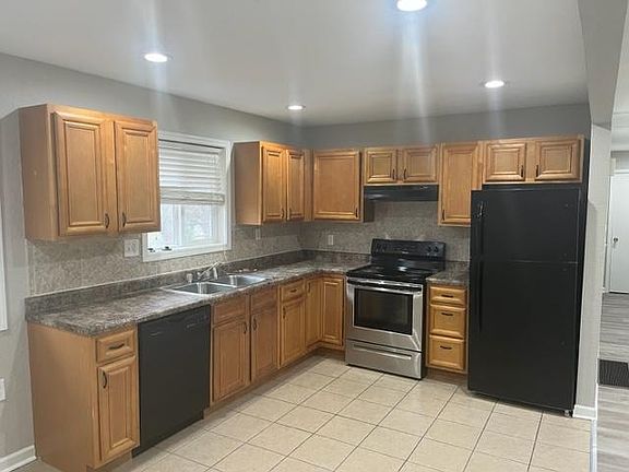 3rd image of 11041 Booth Ave