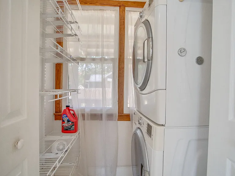 1613 E Jordan St — Photo 25