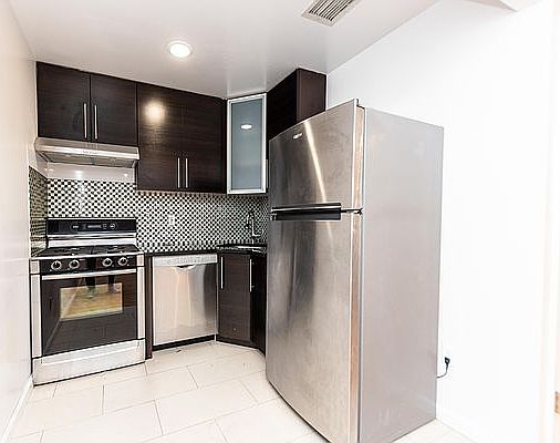 4th image of 161 Jefferson St APT 1B