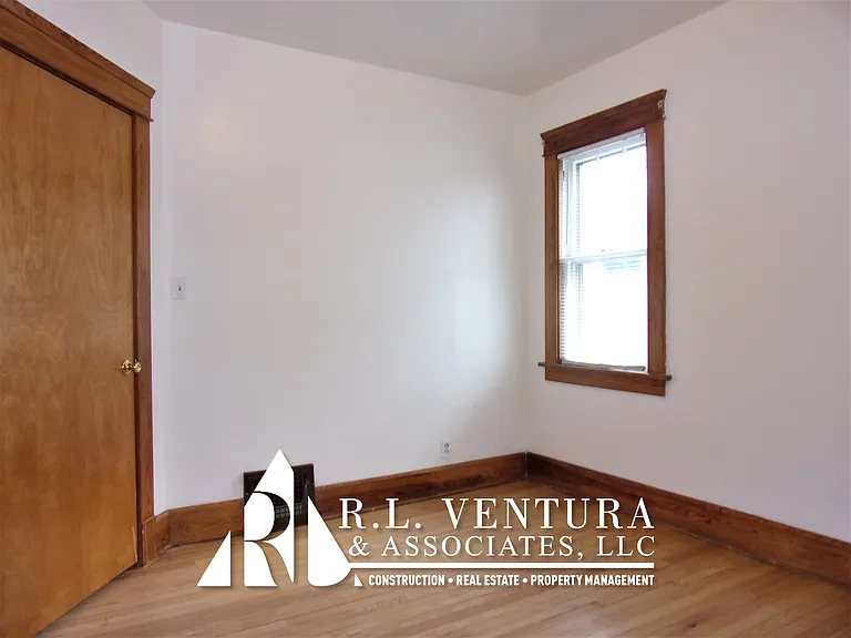 2418 Lasalle St #1/2 — Photo 11