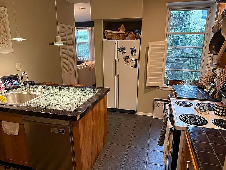 2 bed, 1.5 bath, 1100 sqft, $3,700 — Photo 3