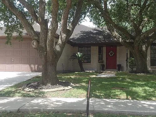 806 Country Place Blvd Photo 1