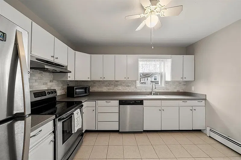 1 bed, 1.0 bath, 1089 sqft, $1,880 — Photo 2