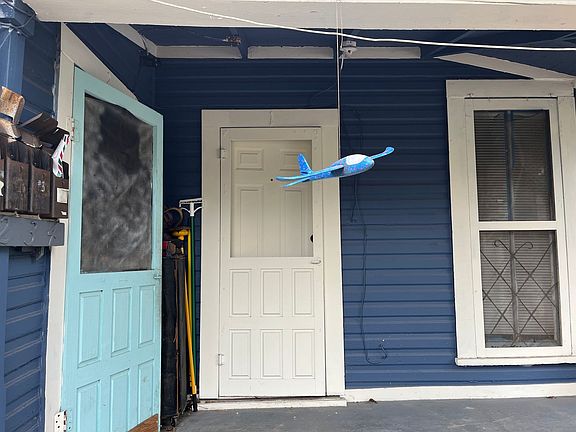 2nd image of 213 Cadwallader St APT 1
